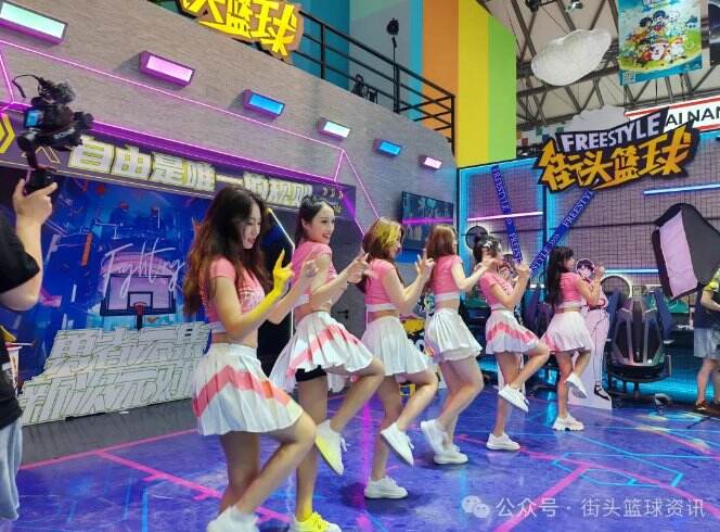 第二十一届ChinaJoy上海盛大开幕:世纪华通展台以老伙伴新朋友为主题,展示多款游戏精彩亮相
