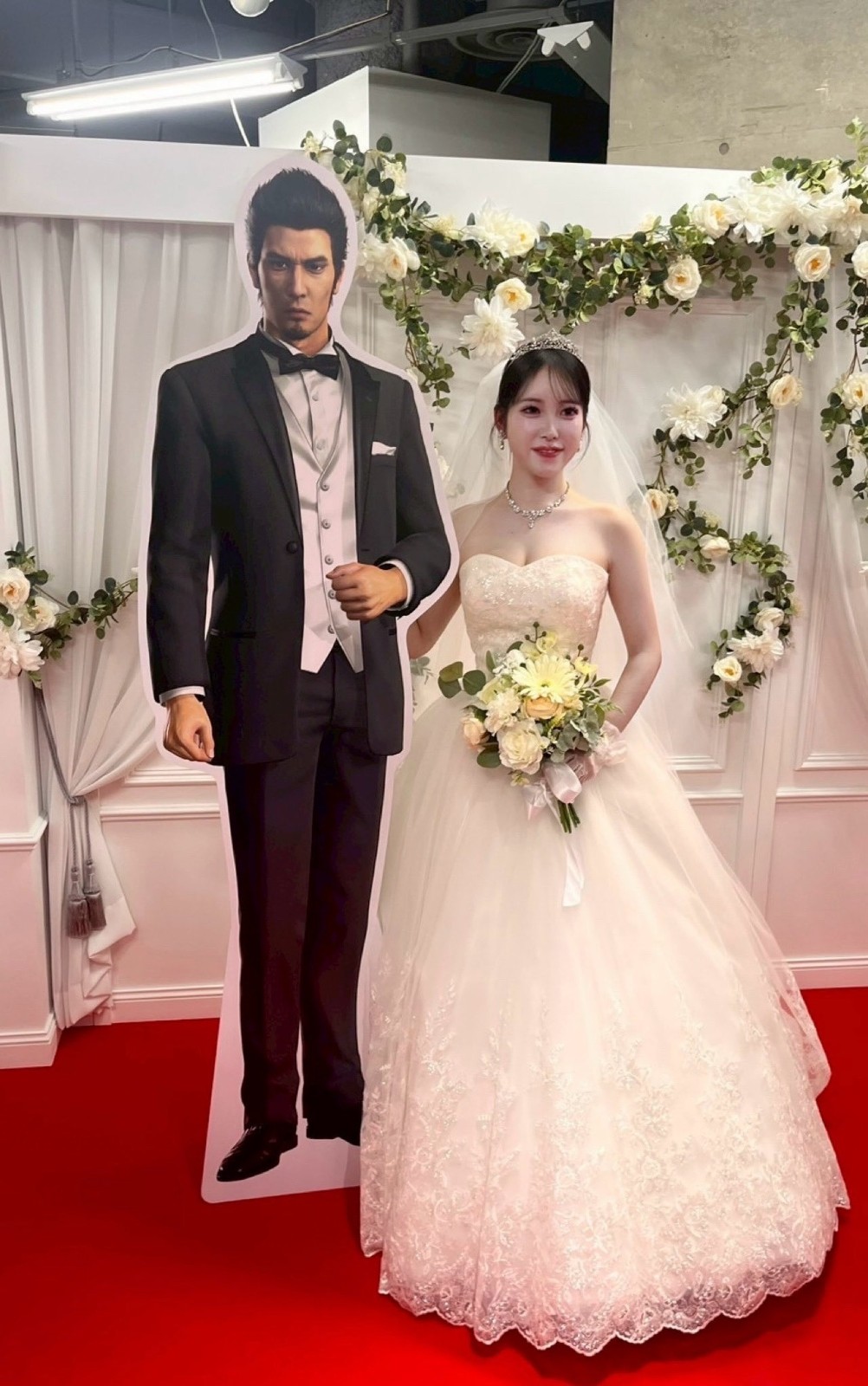 世嘉如龙20 周年活动，粉丝与桐生一马纸板立牌举行特别婚礼