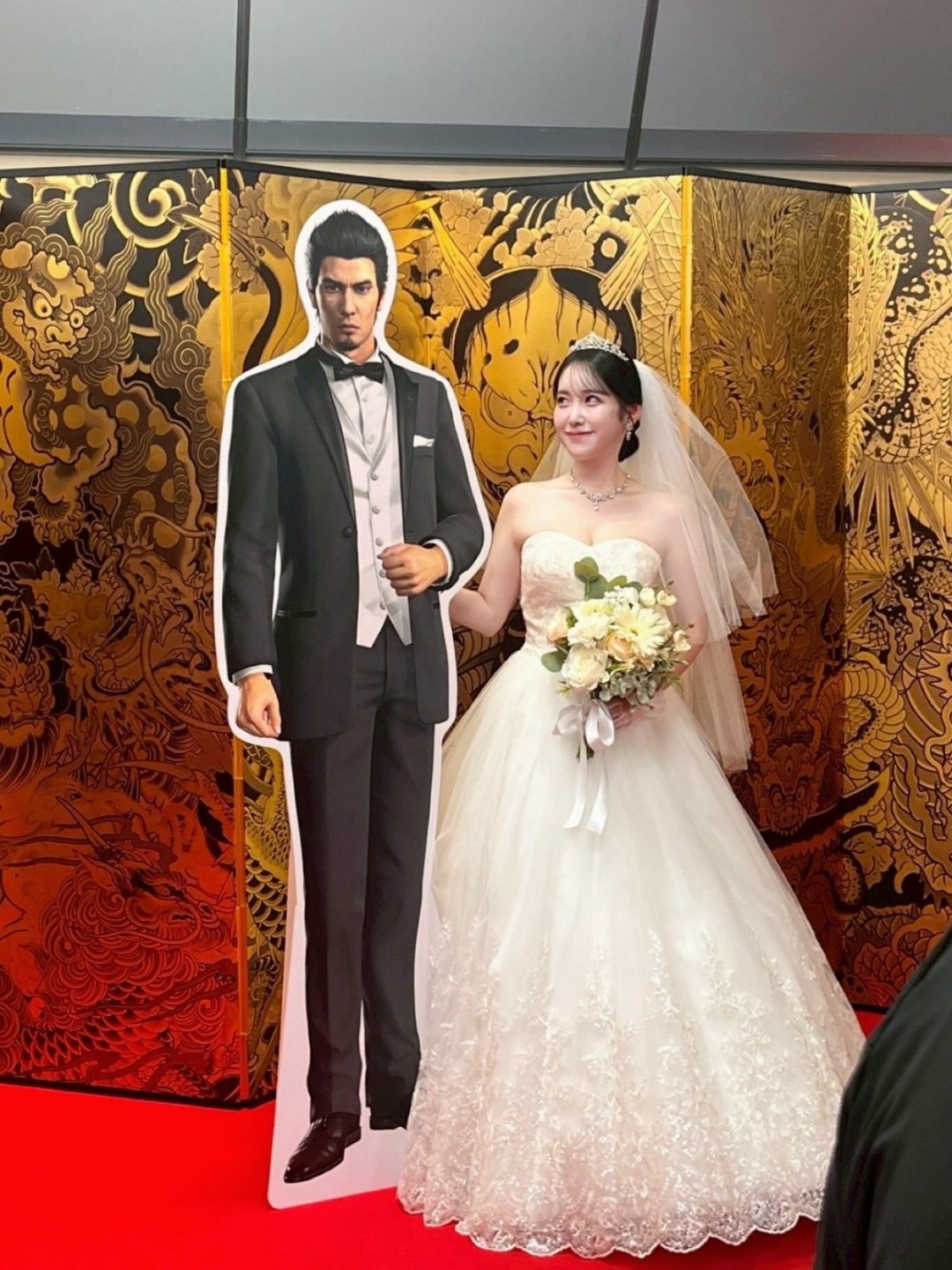 世嘉如龙20 周年活动，粉丝与桐生一马纸板立牌举行特别婚礼