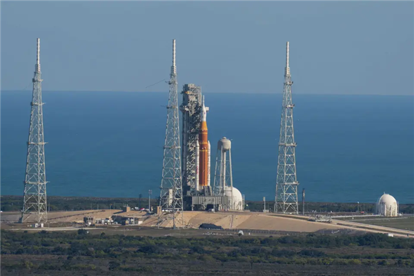 NASA模拟倒计时,新型登月火箭最早2月8日发射,将送人类绕月飞行