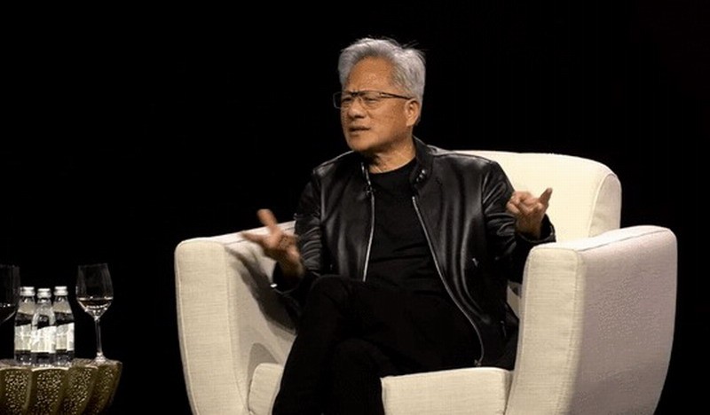 美国股市人工智能抛售潮下，科技富豪财富缩水，零售巨头崛起