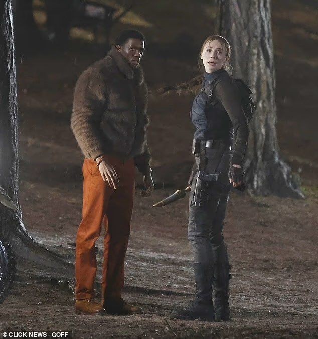 古墓丽影真人剧集新剧照曝光，索菲·特纳剧中刀战等精彩画面