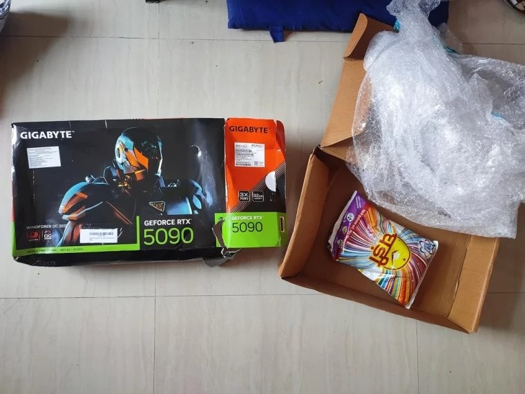 亚马逊买显卡收到洗衣粉！3200美元退款被拒，买家录开箱视频也没用