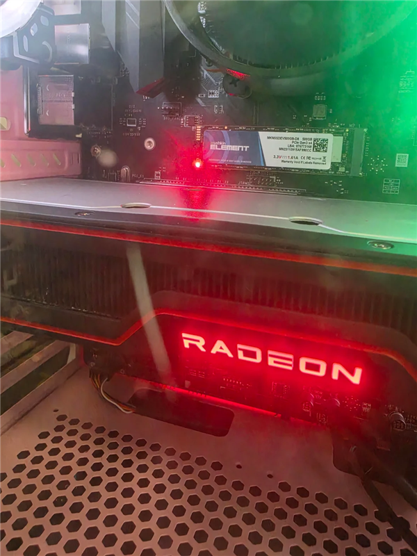 报废Radeon RX 6700 XT显卡经烤箱烘烤后复活，原理及风险需知