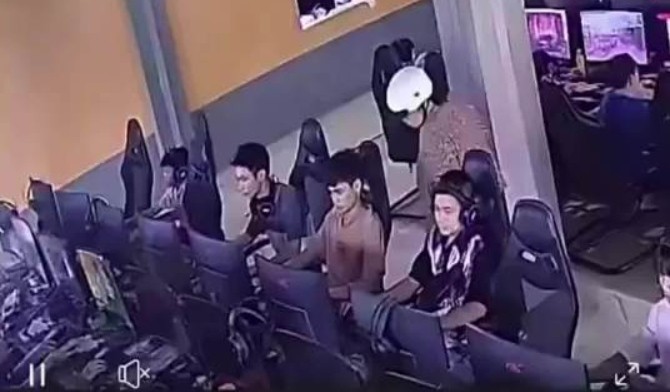 越南老太网吧误认小伙为孙子，画面暖心又搞笑