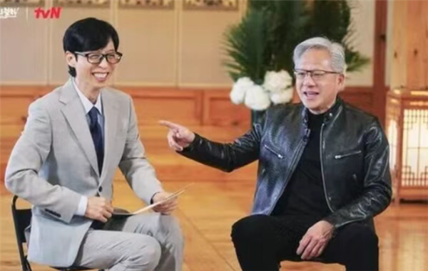 皮衣黄揭秘：黄仁勋穿黑皮夹克全因妻子，17岁后从未自己购物