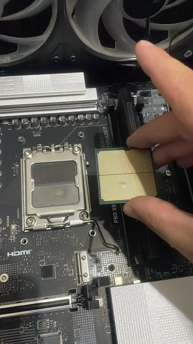 锐龙7800X3D用3个月就烧毁 默认设置也出事 赶紧检查