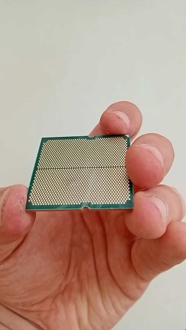 锐龙7800X3D用3个月就烧毁 默认设置也出事 赶紧检查